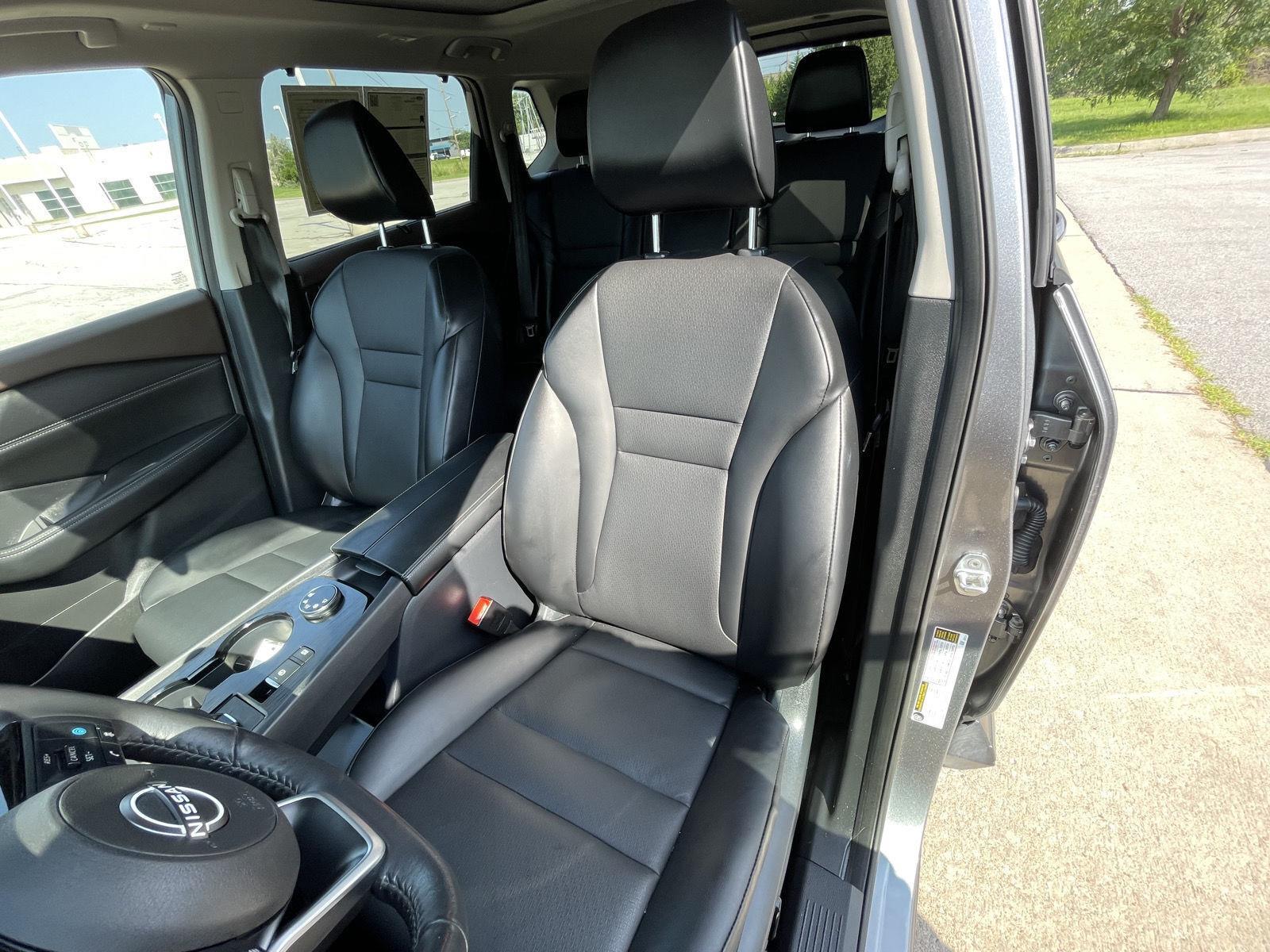 Vehicle photo 18