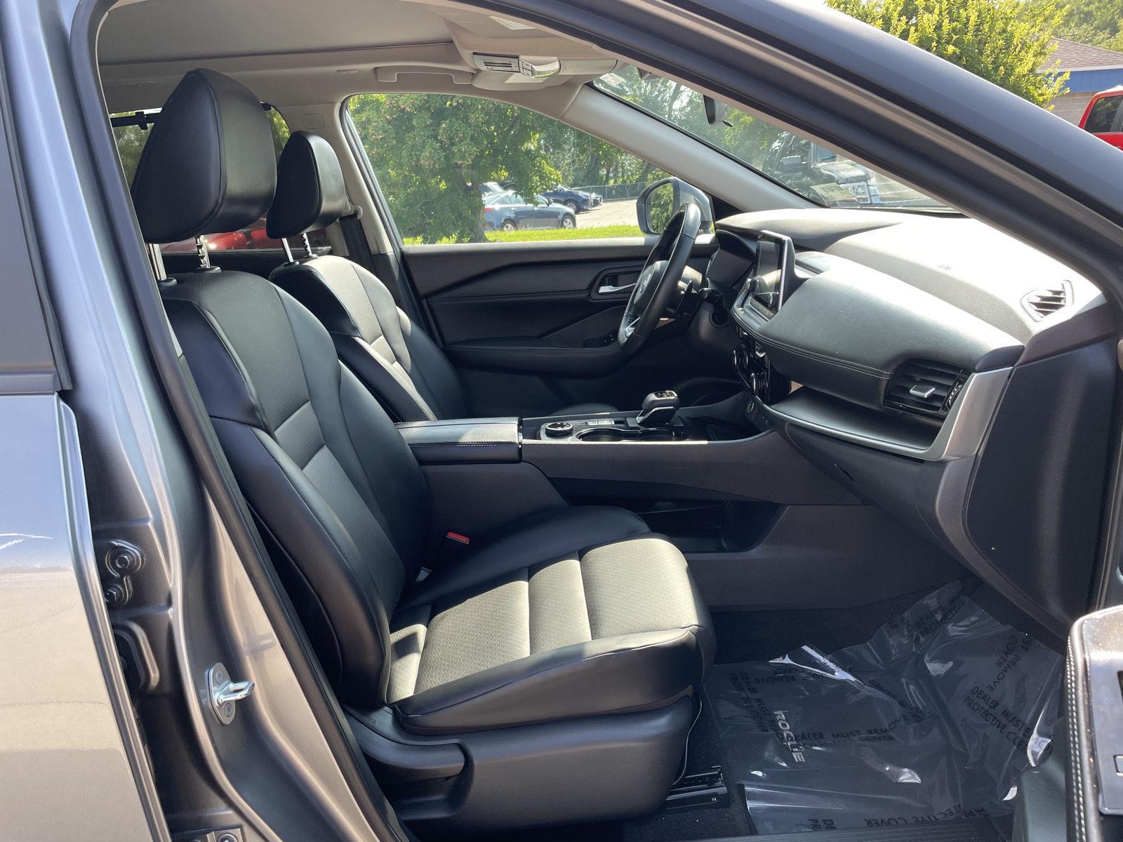 Vehicle photo 19