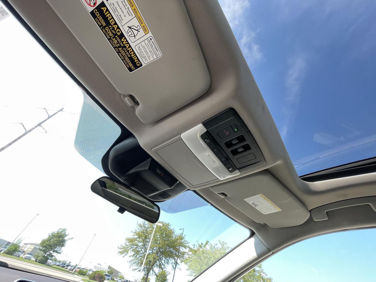 Vehicle photo 21