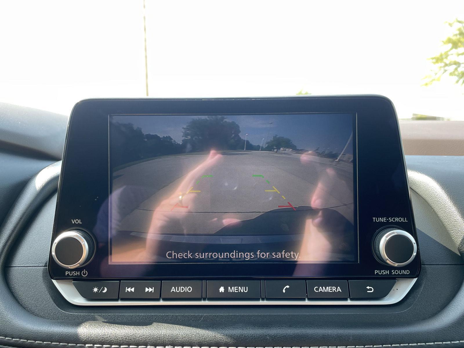 Vehicle photo 24