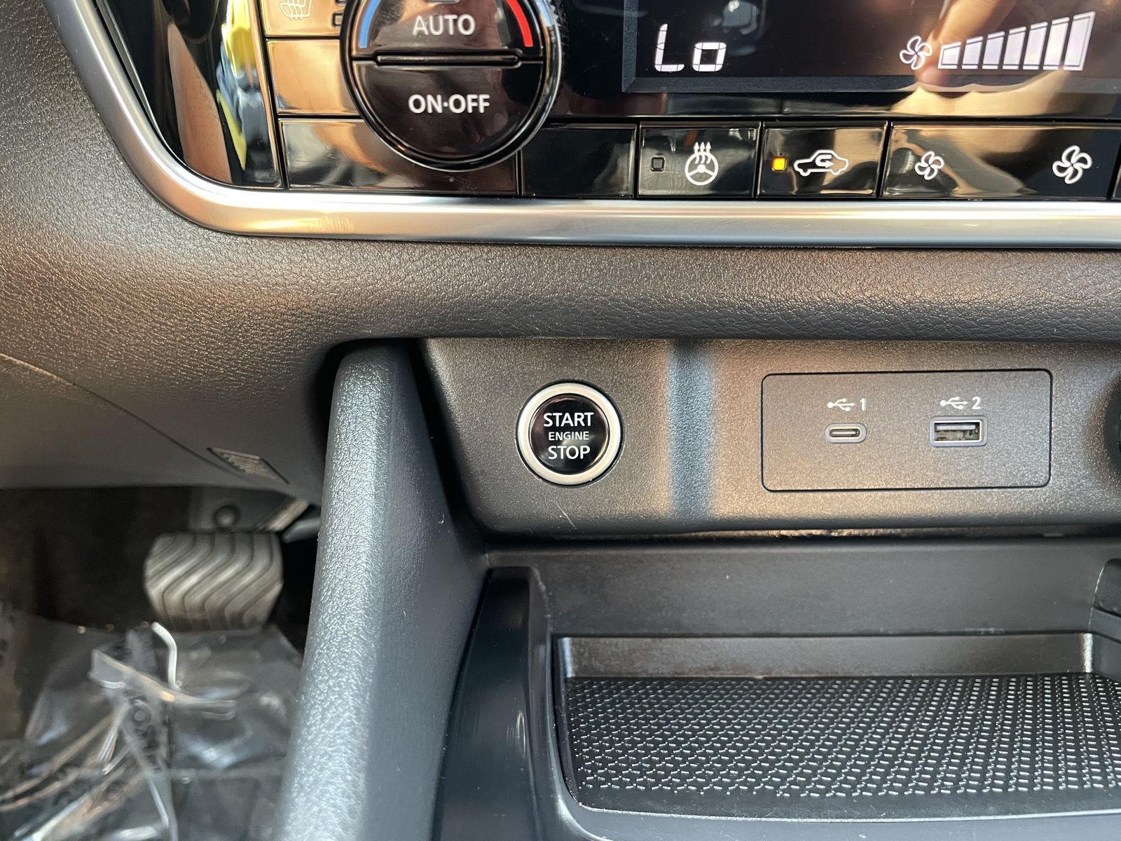 Vehicle photo 25