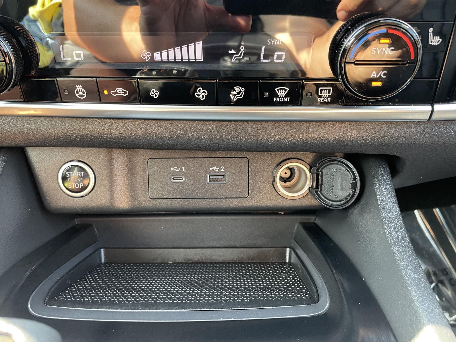 Vehicle photo 30