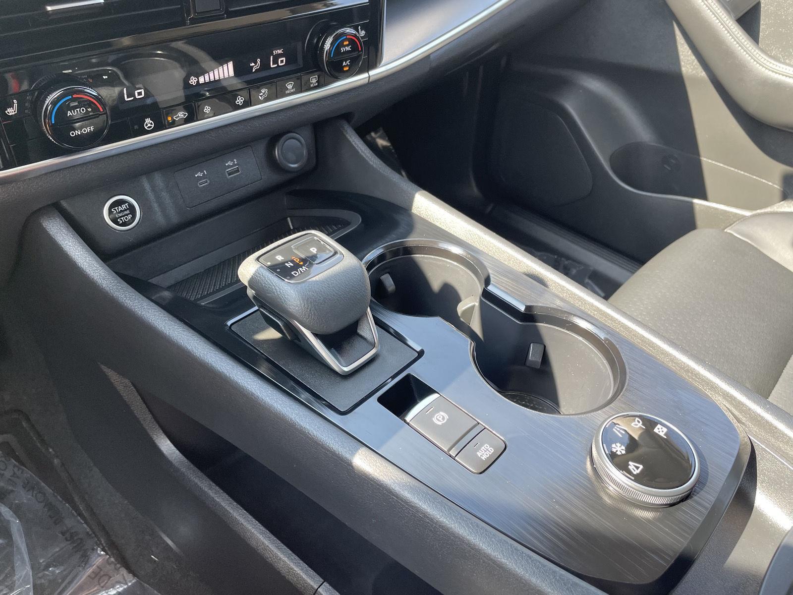 Vehicle photo 32