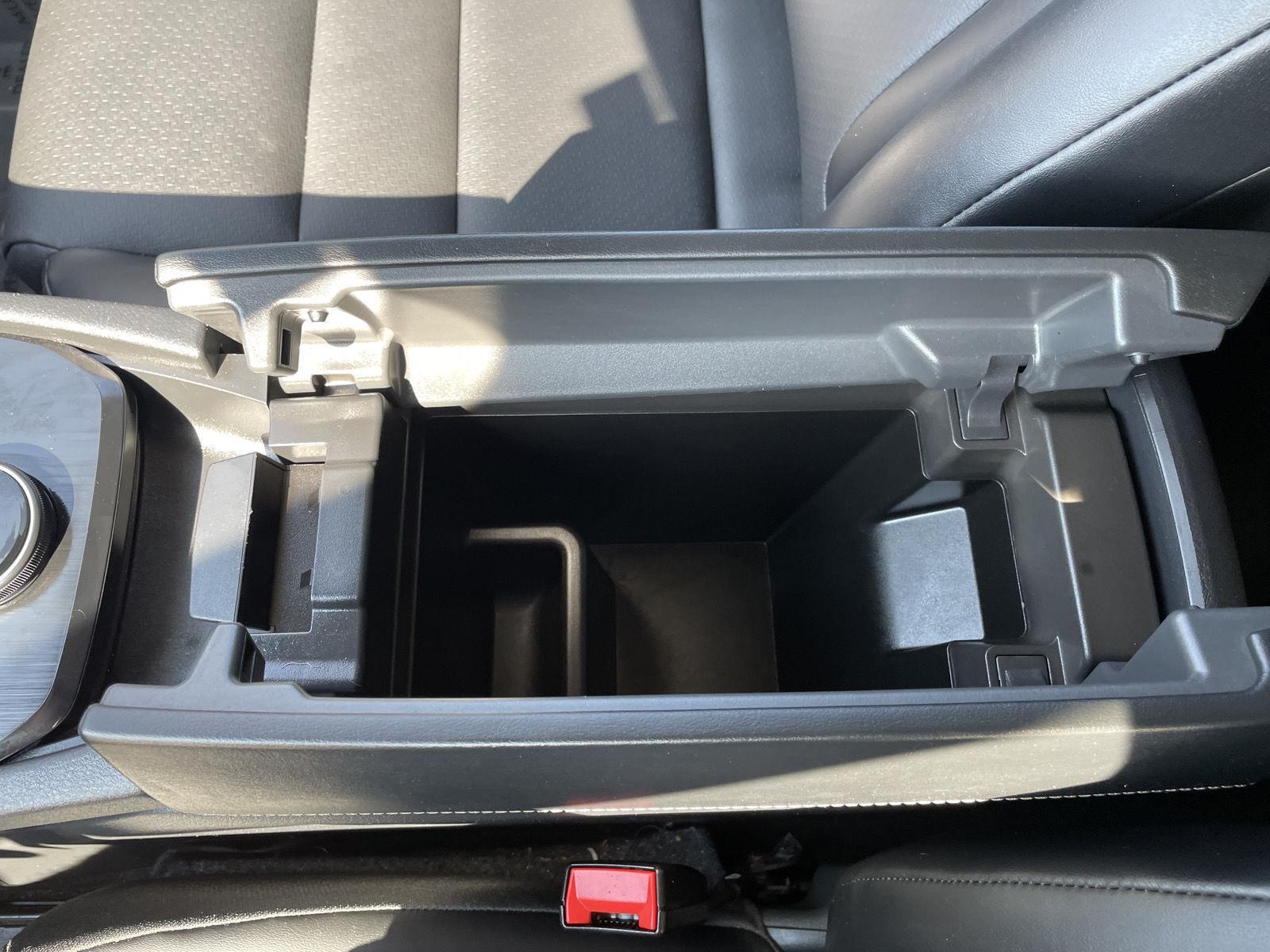 Vehicle photo 33