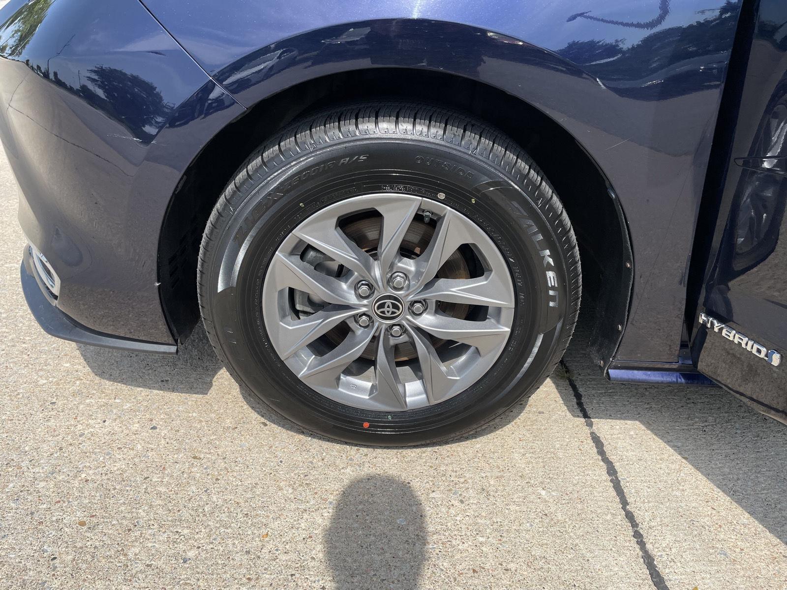 Vehicle photo 10