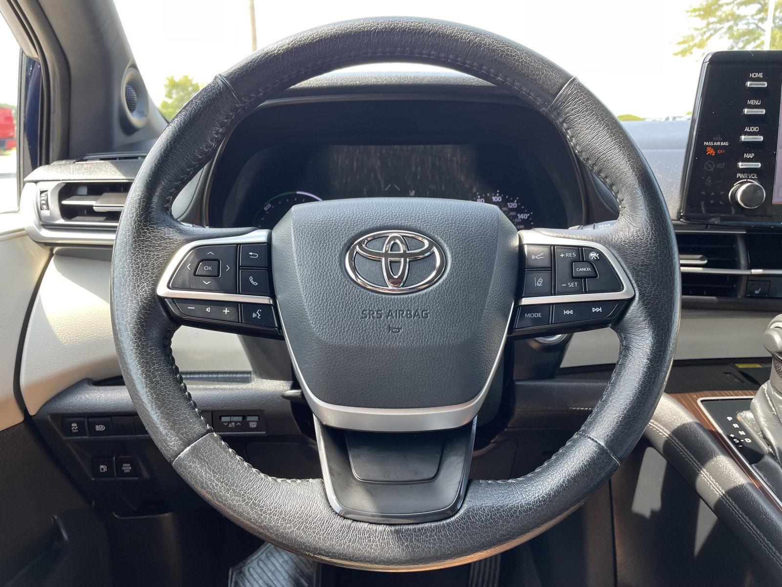 Vehicle photo 12