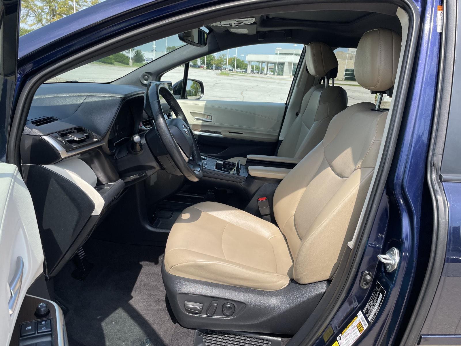 Vehicle photo 17