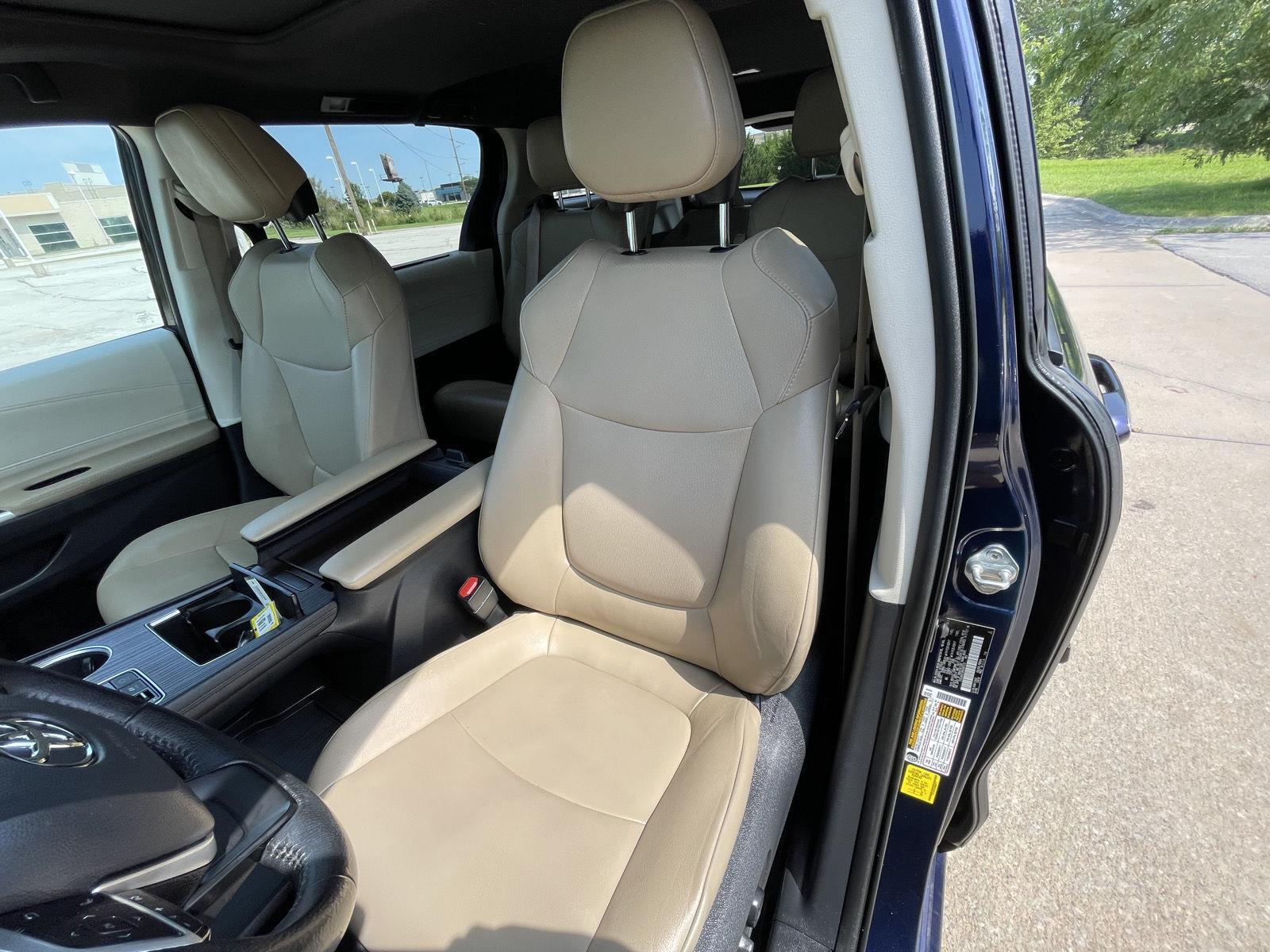 Vehicle photo 18