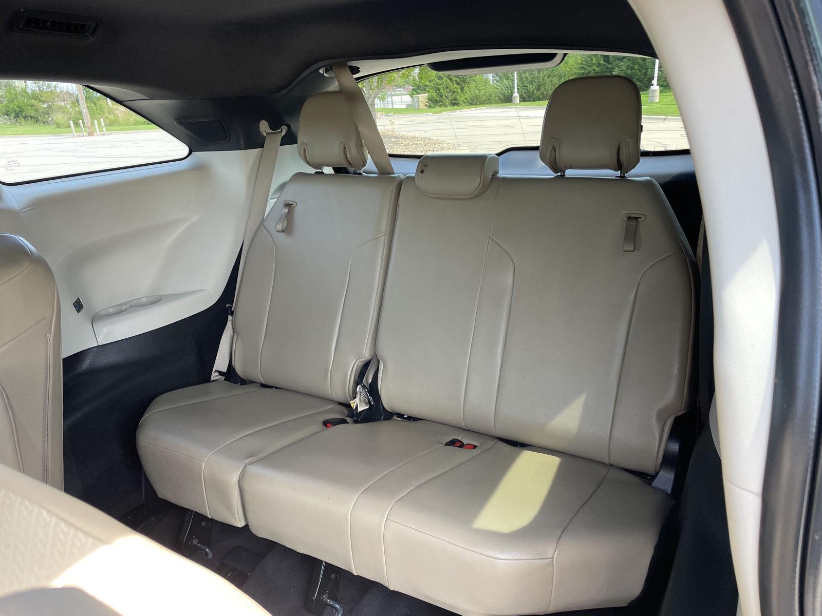 Vehicle photo 21