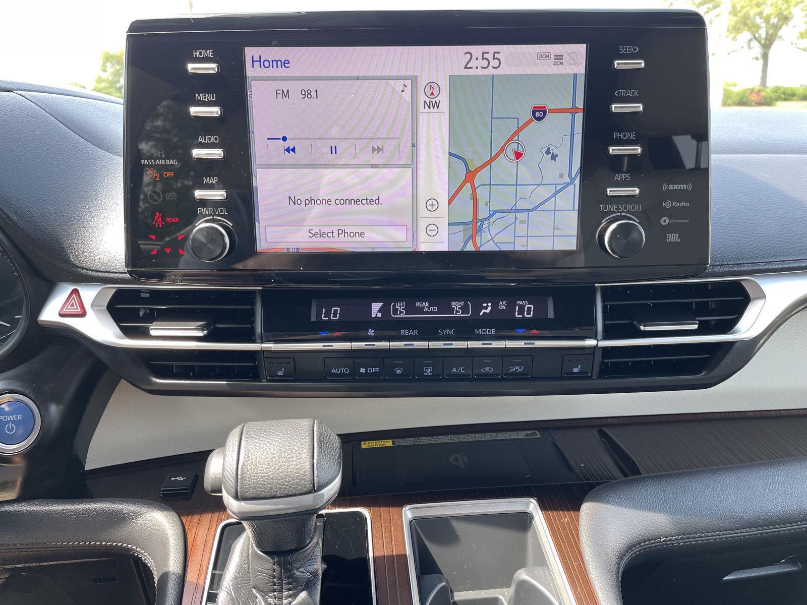 Vehicle photo 23