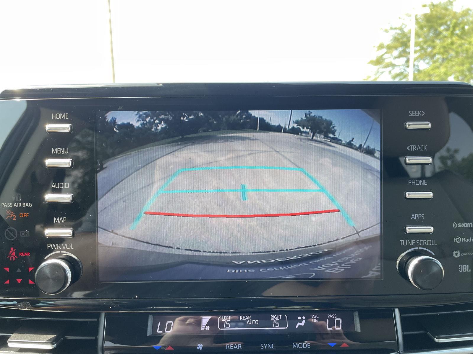 Vehicle photo 24