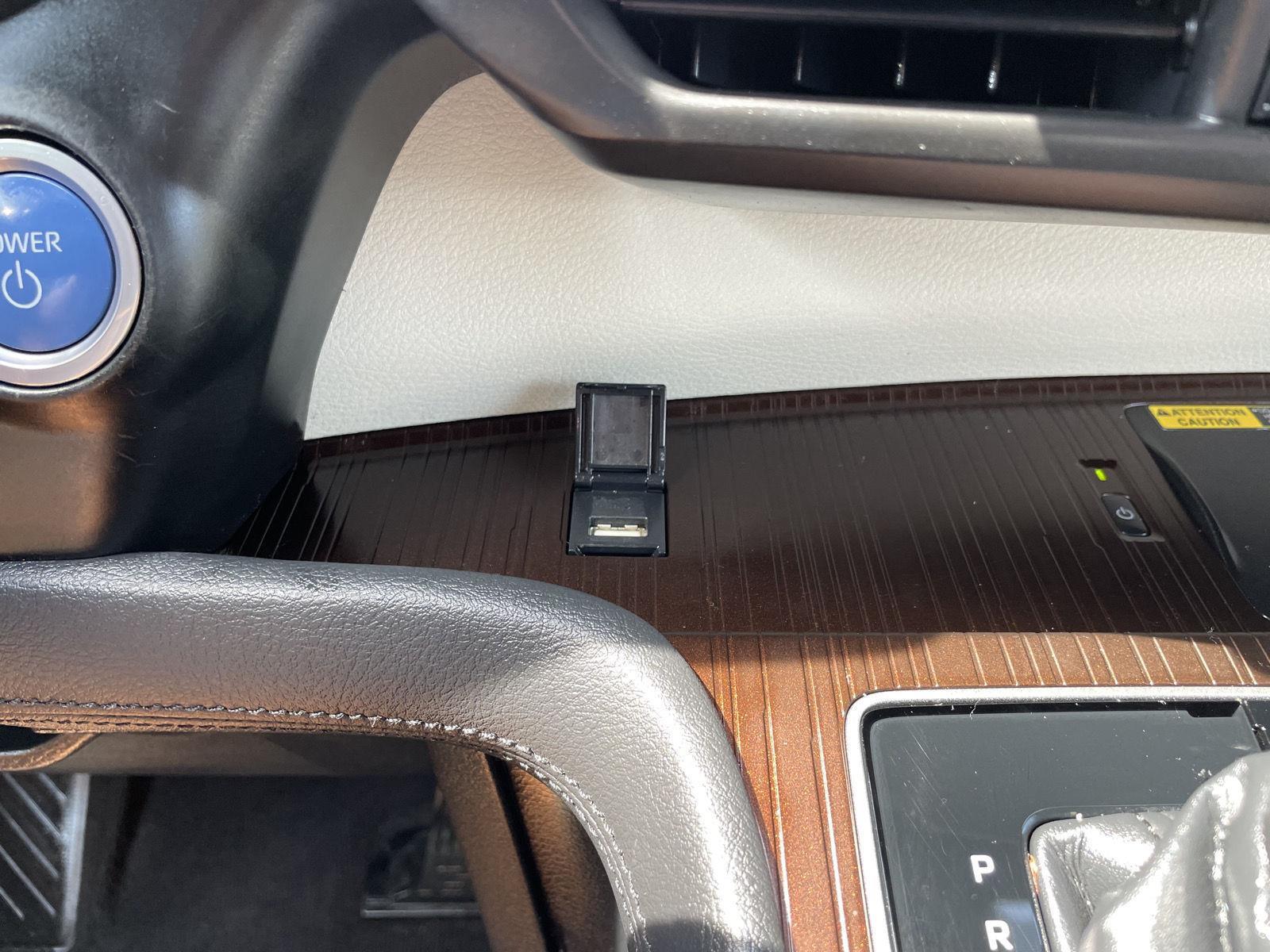 Vehicle photo 30
