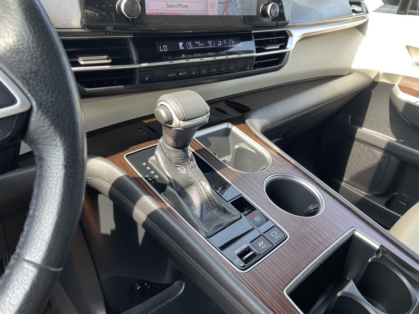 Vehicle photo 32
