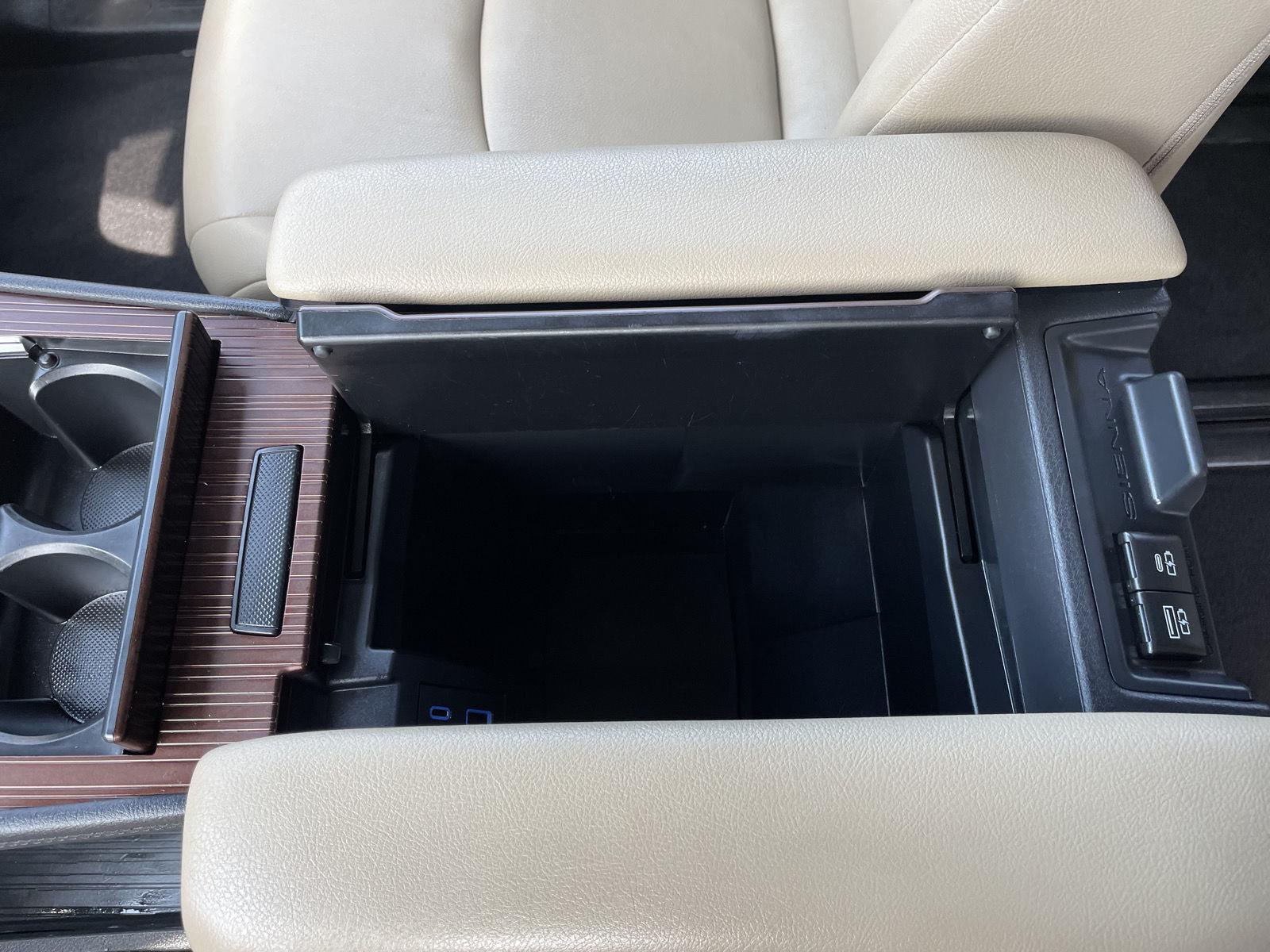 Vehicle photo 33