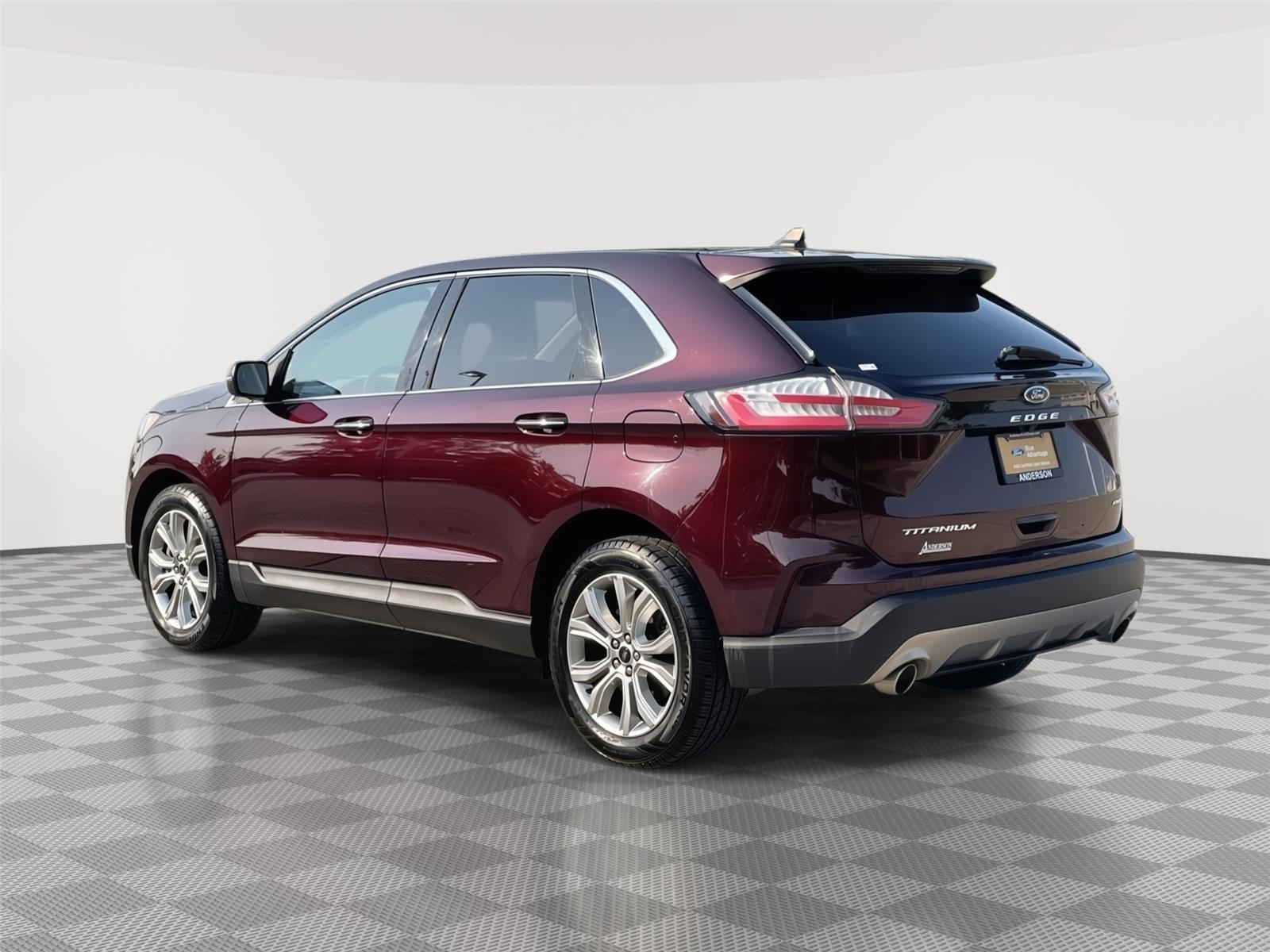 Vehicle photo 9