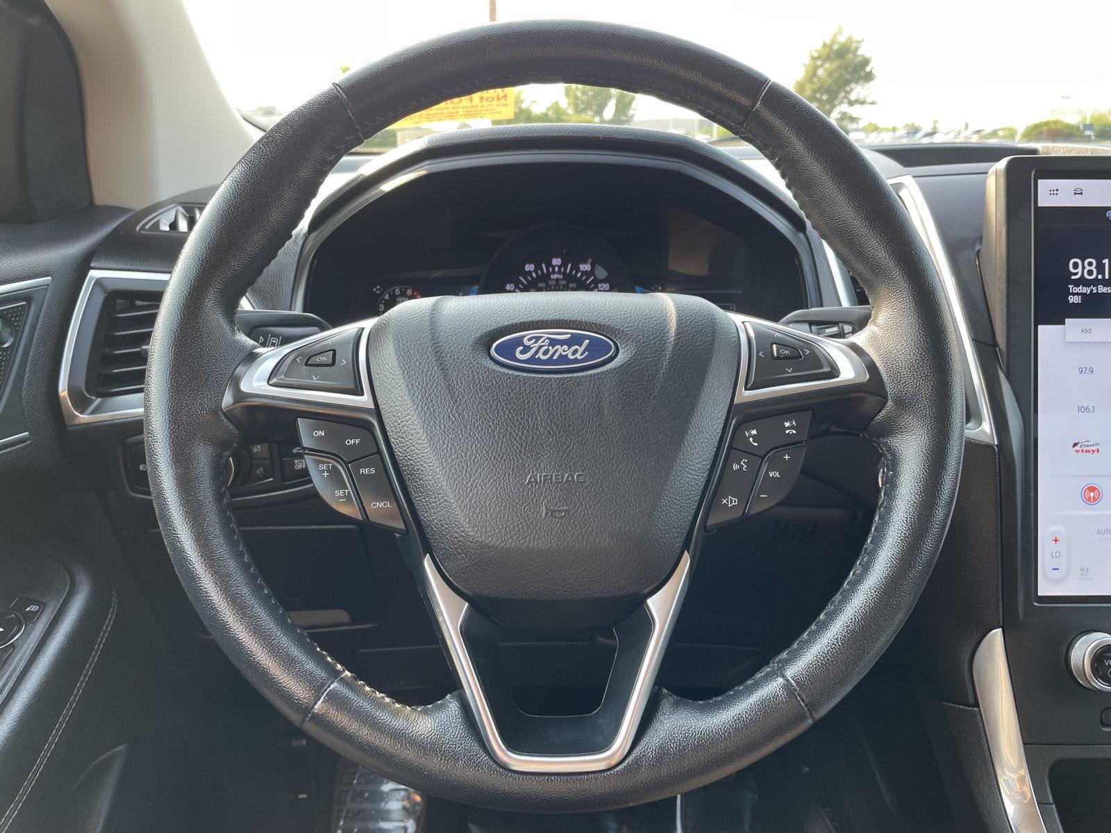 Vehicle photo 12
