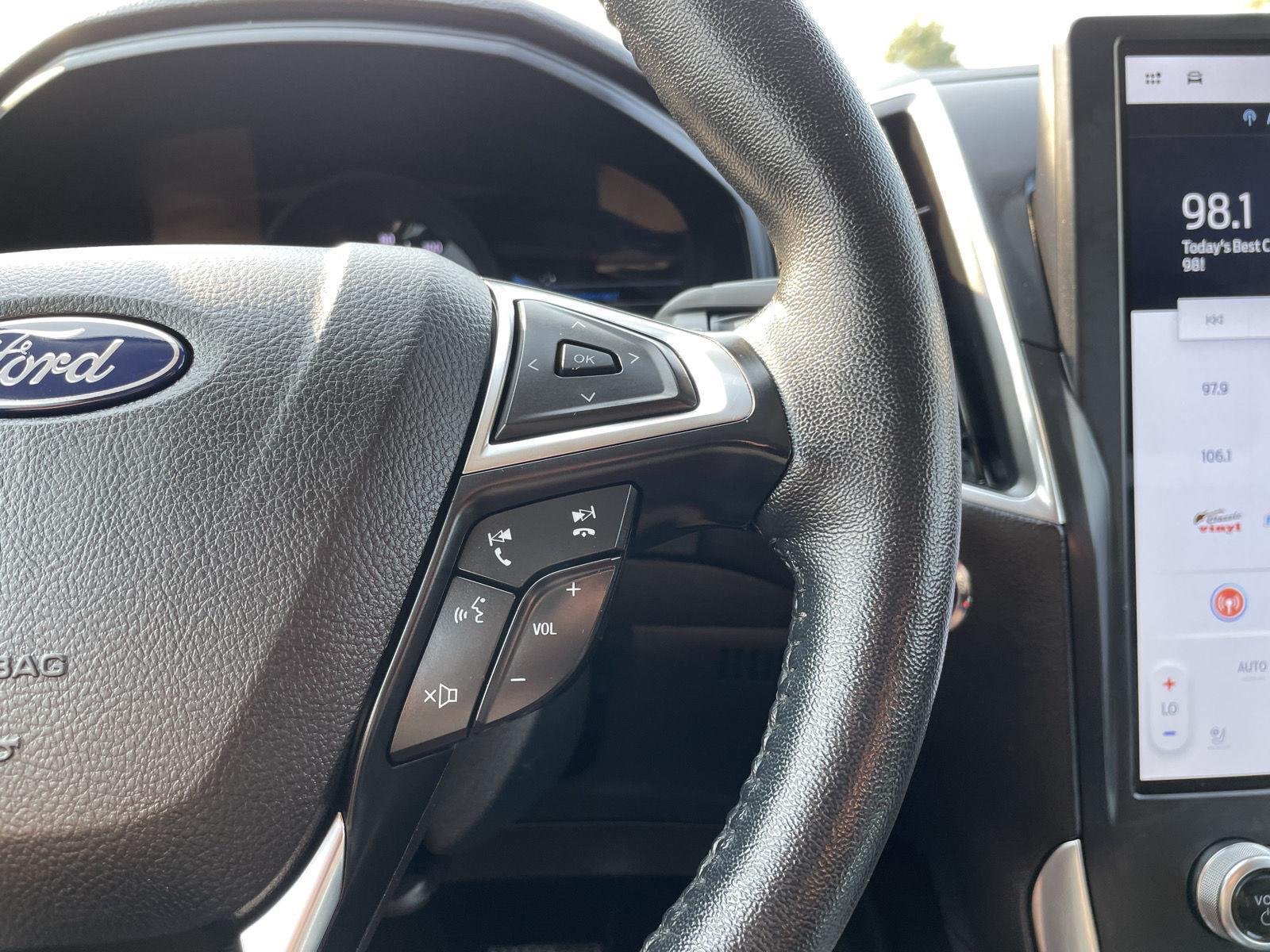 Vehicle photo 14