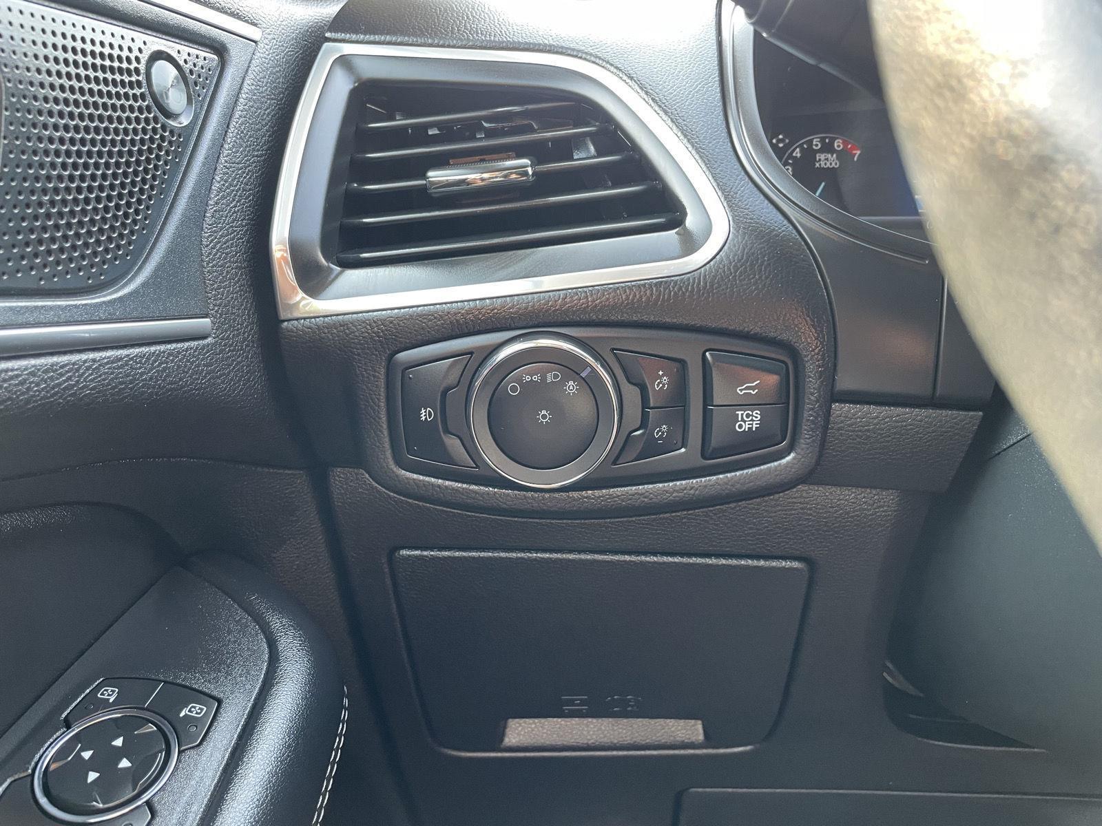 Vehicle photo 16