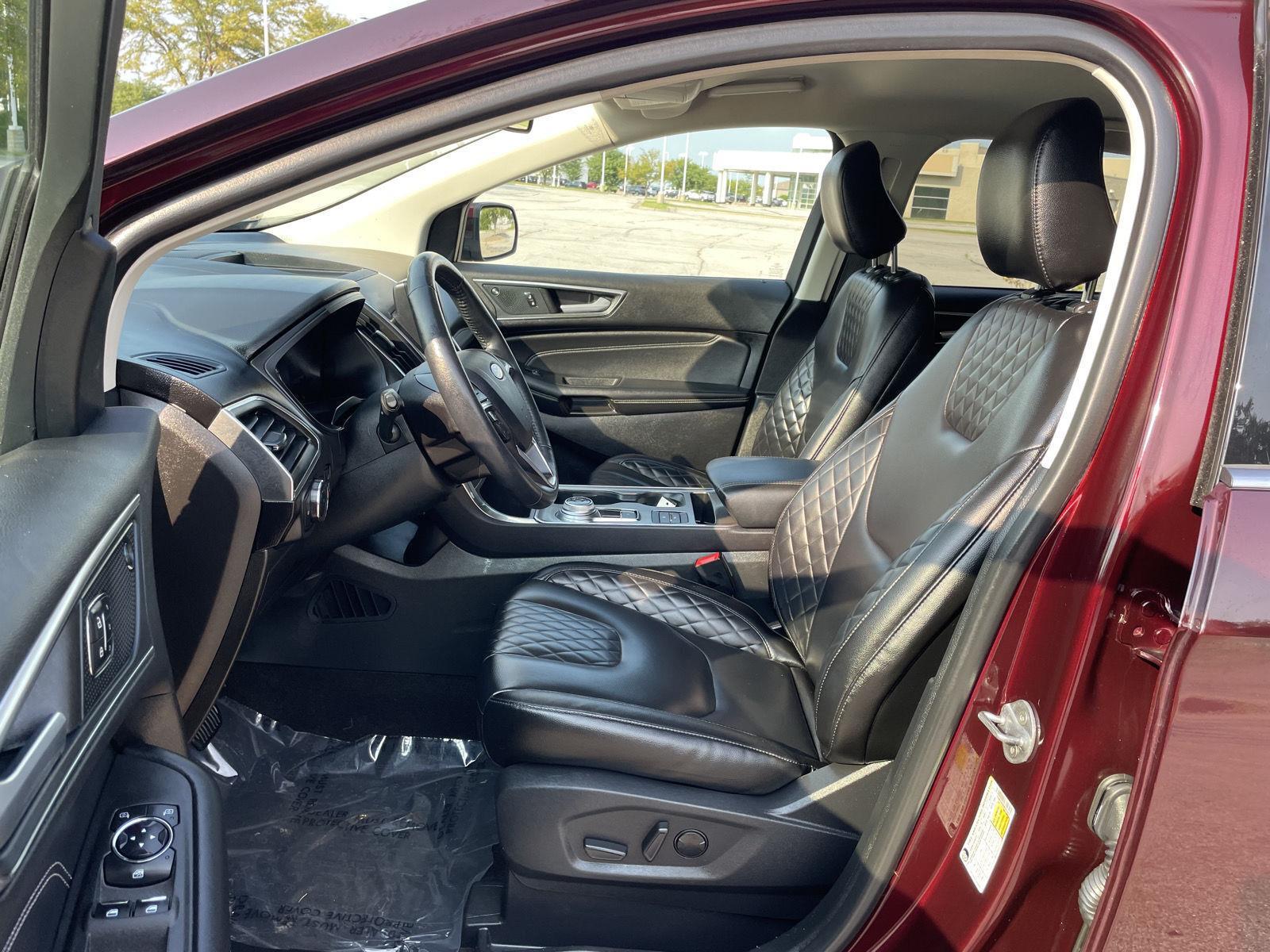 Vehicle photo 17
