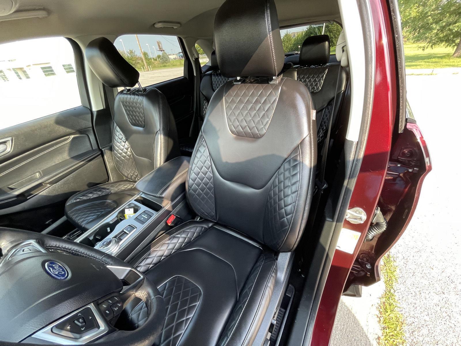Vehicle photo 18