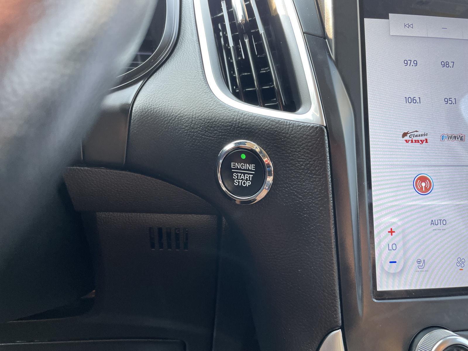 Vehicle photo 24
