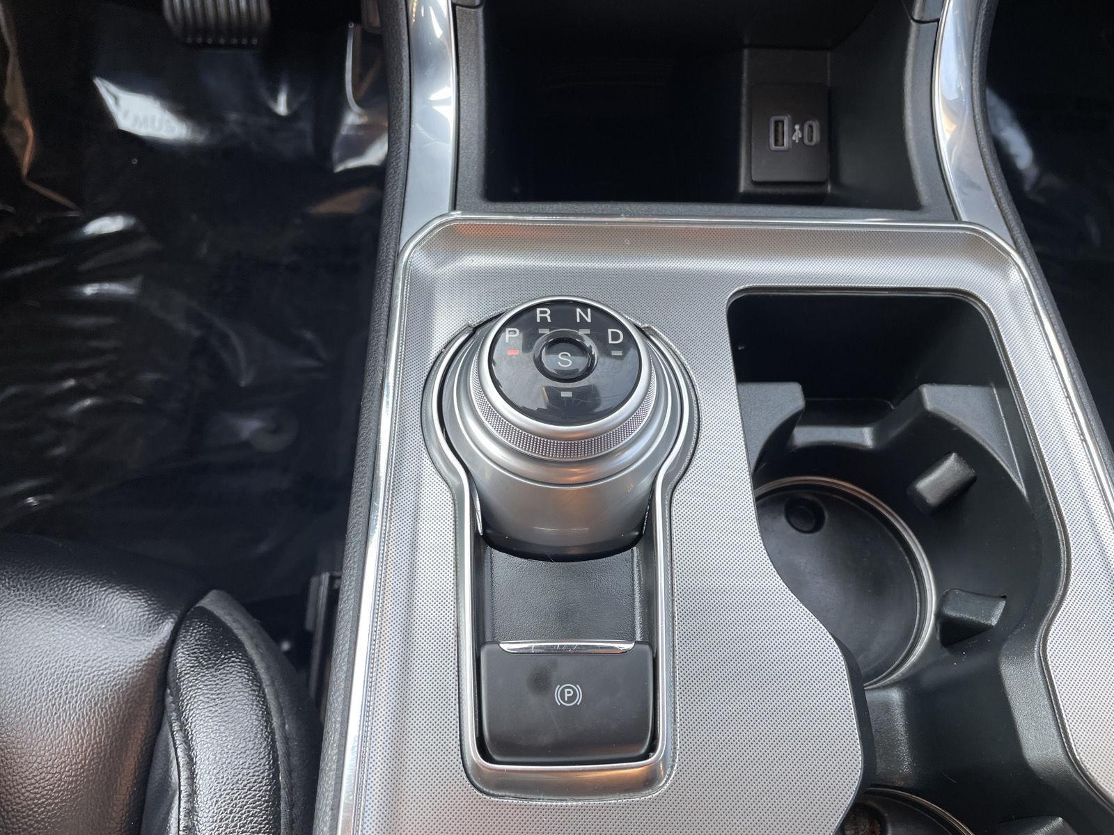 Vehicle photo 29