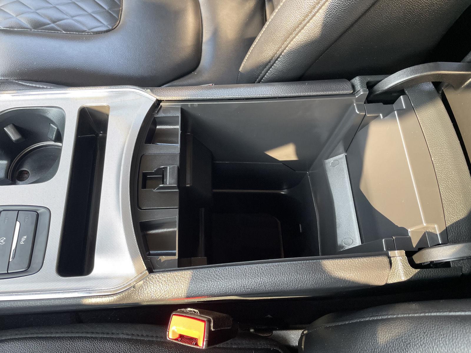 Vehicle photo 30