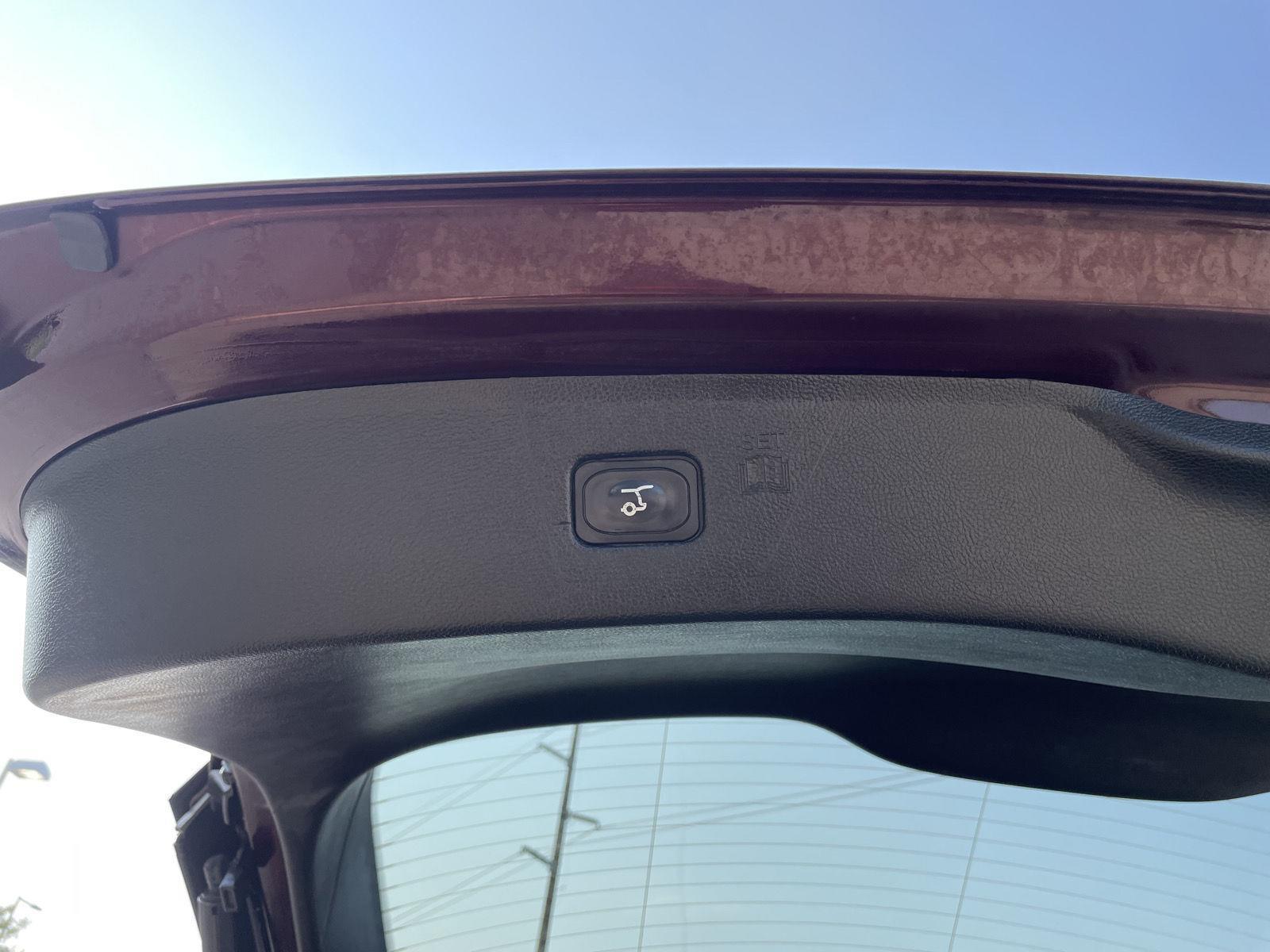 Vehicle photo 35