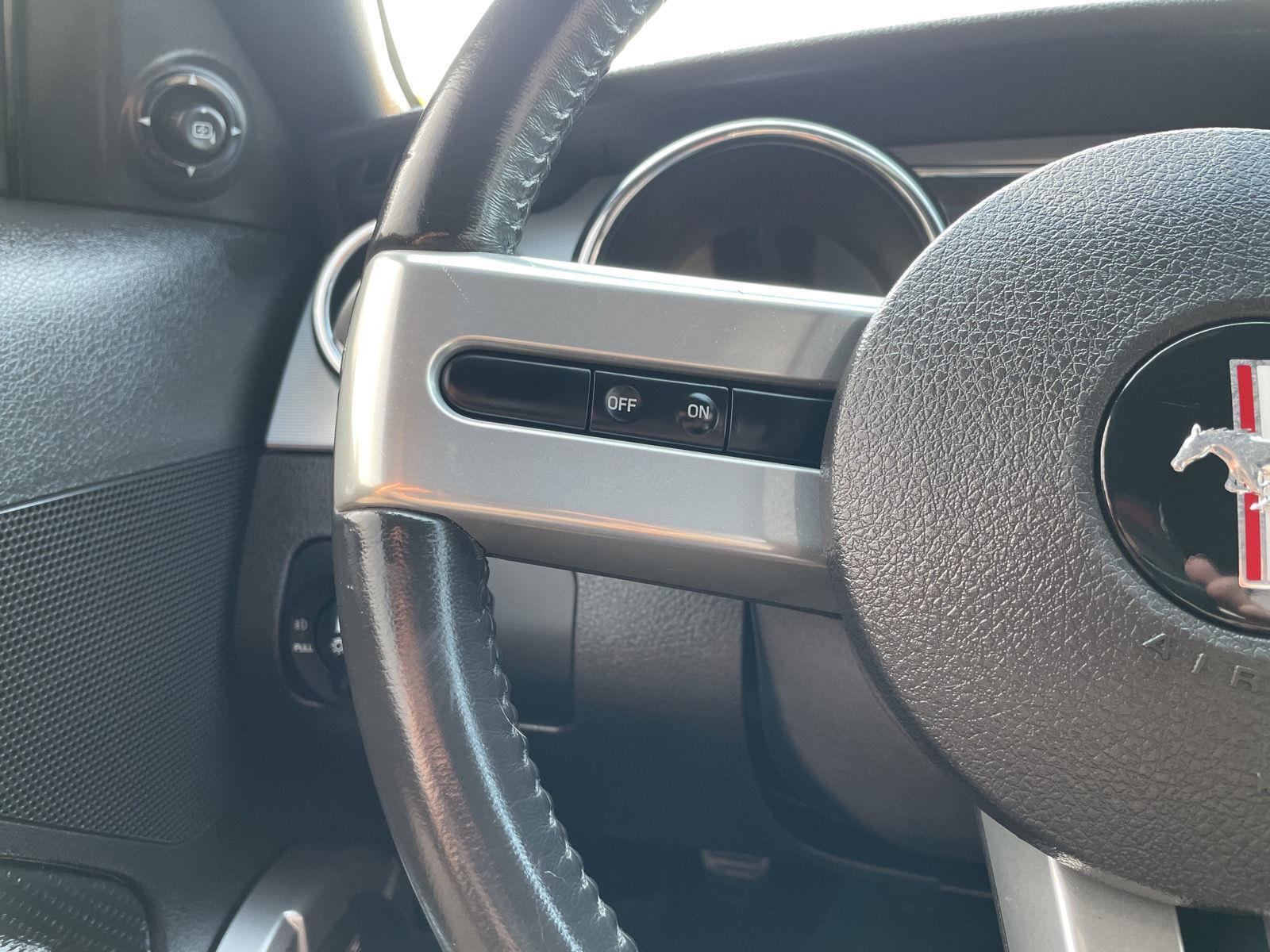 Vehicle photo 12