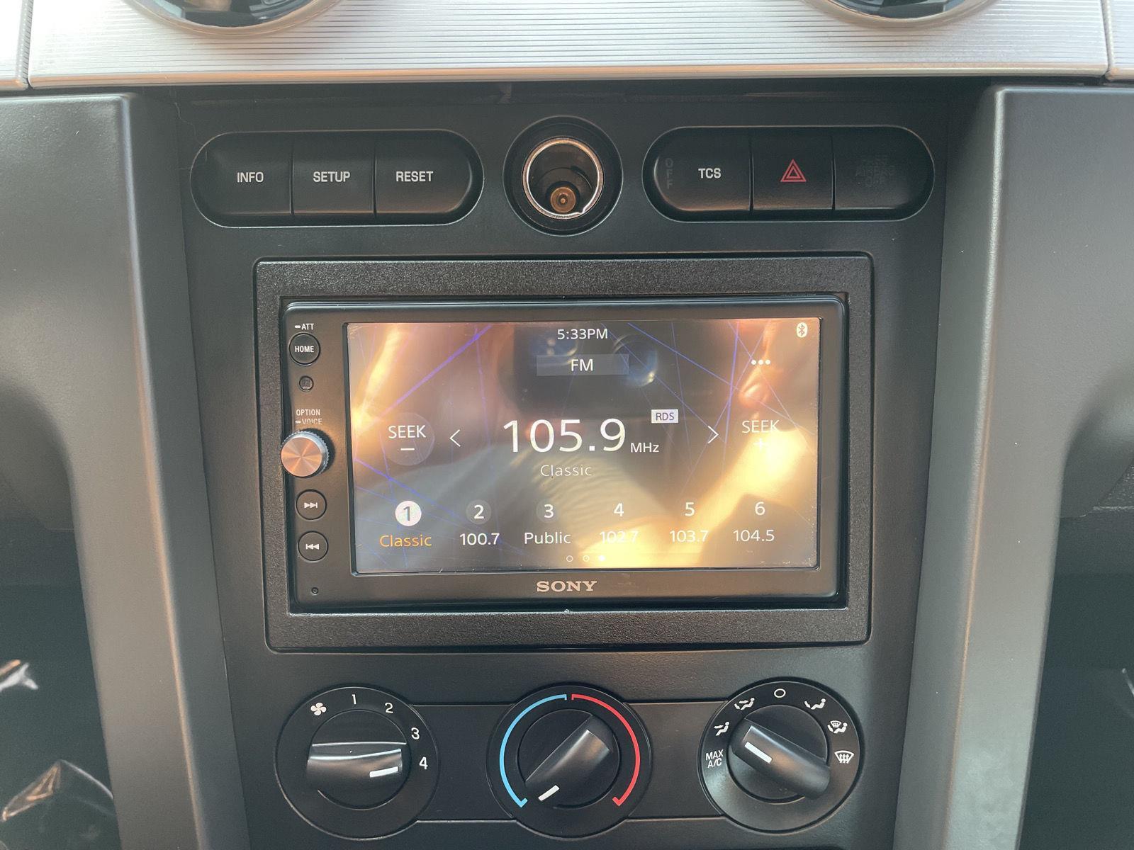 Vehicle photo 23