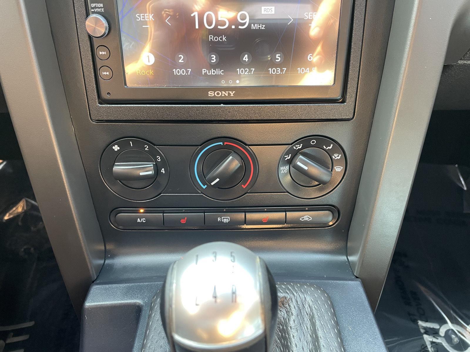 Vehicle photo 24