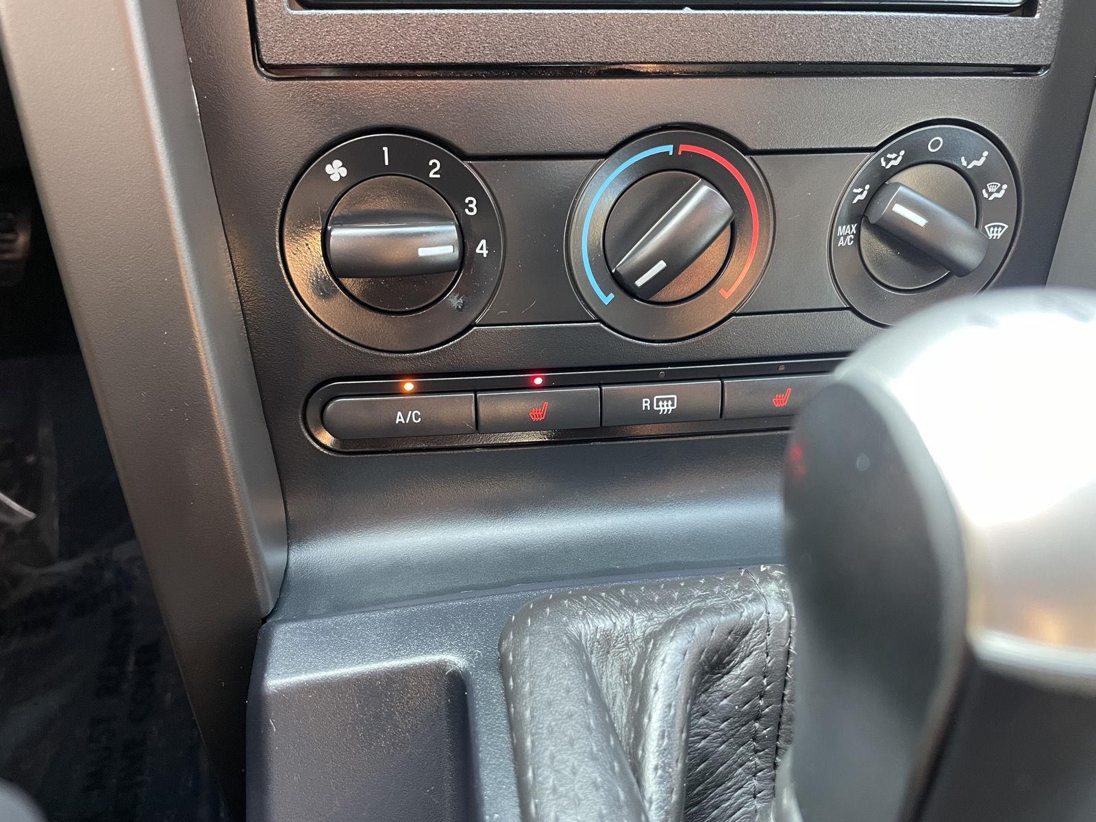 Vehicle photo 25