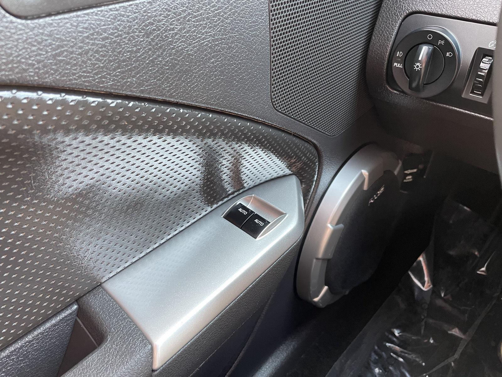 Vehicle photo 26