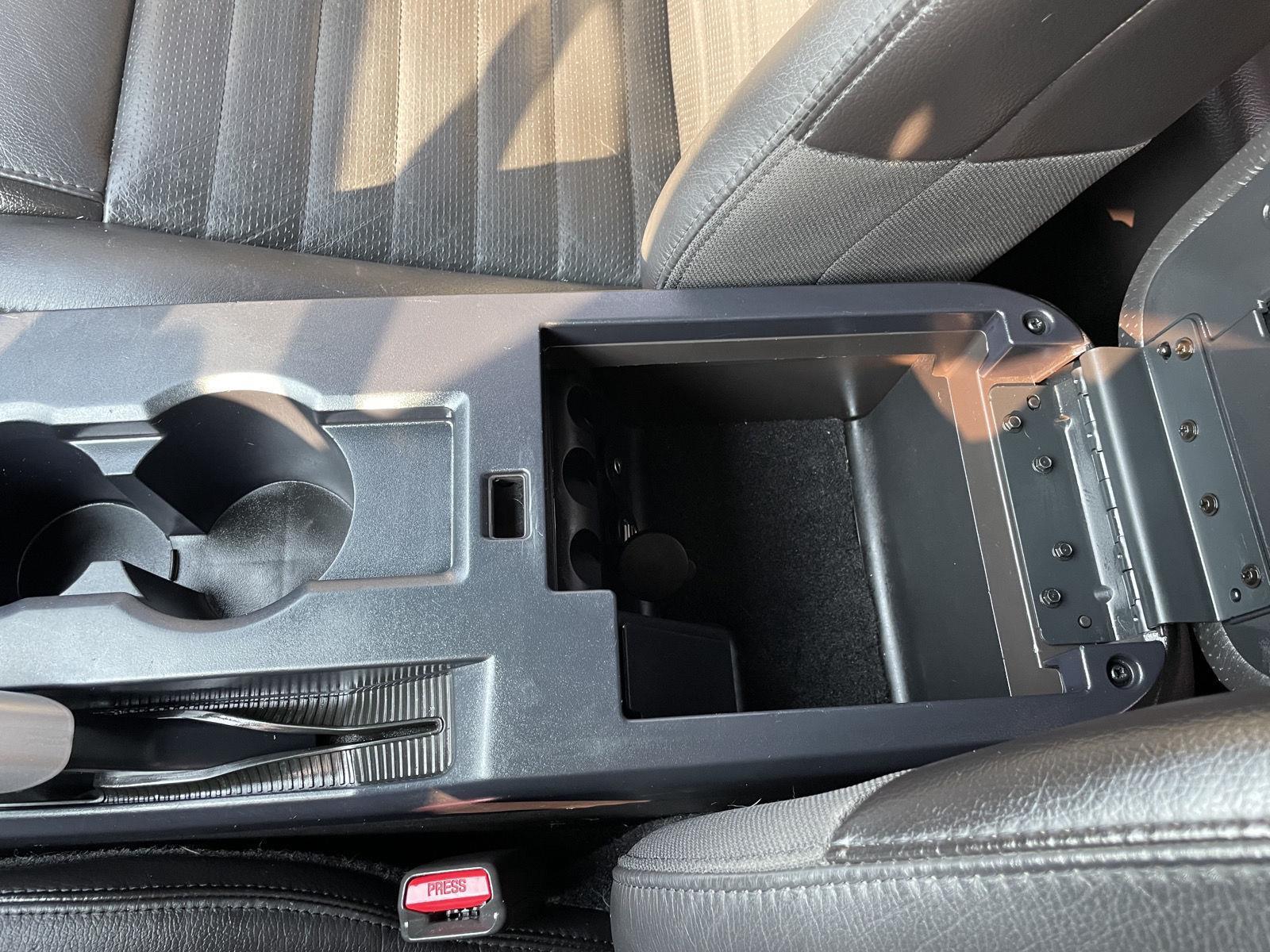 Vehicle photo 28