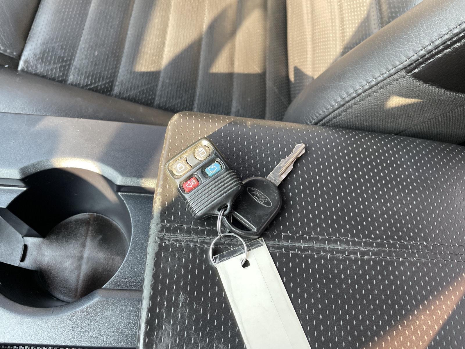 Vehicle photo 34