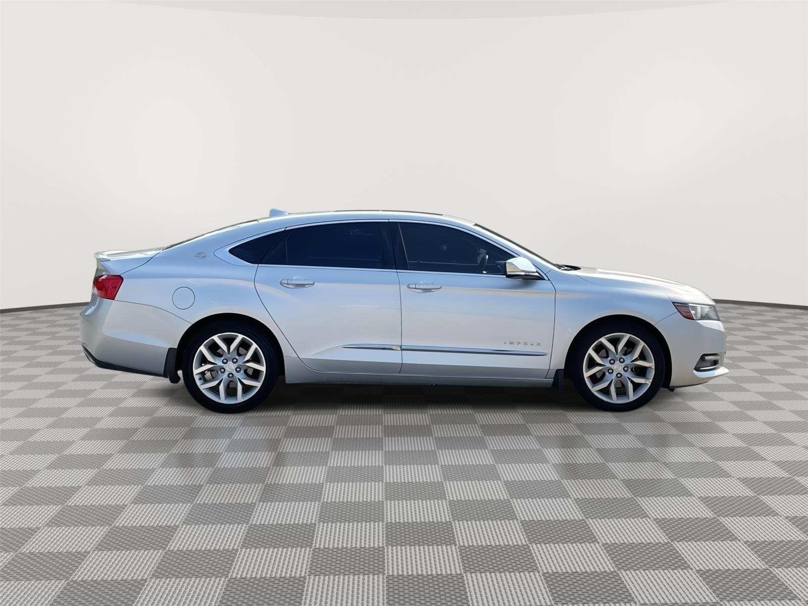 Vehicle photo 6