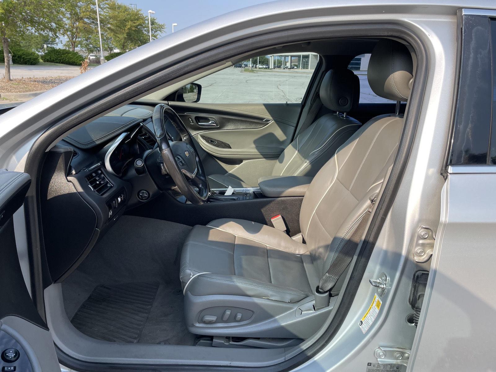 Vehicle photo 17