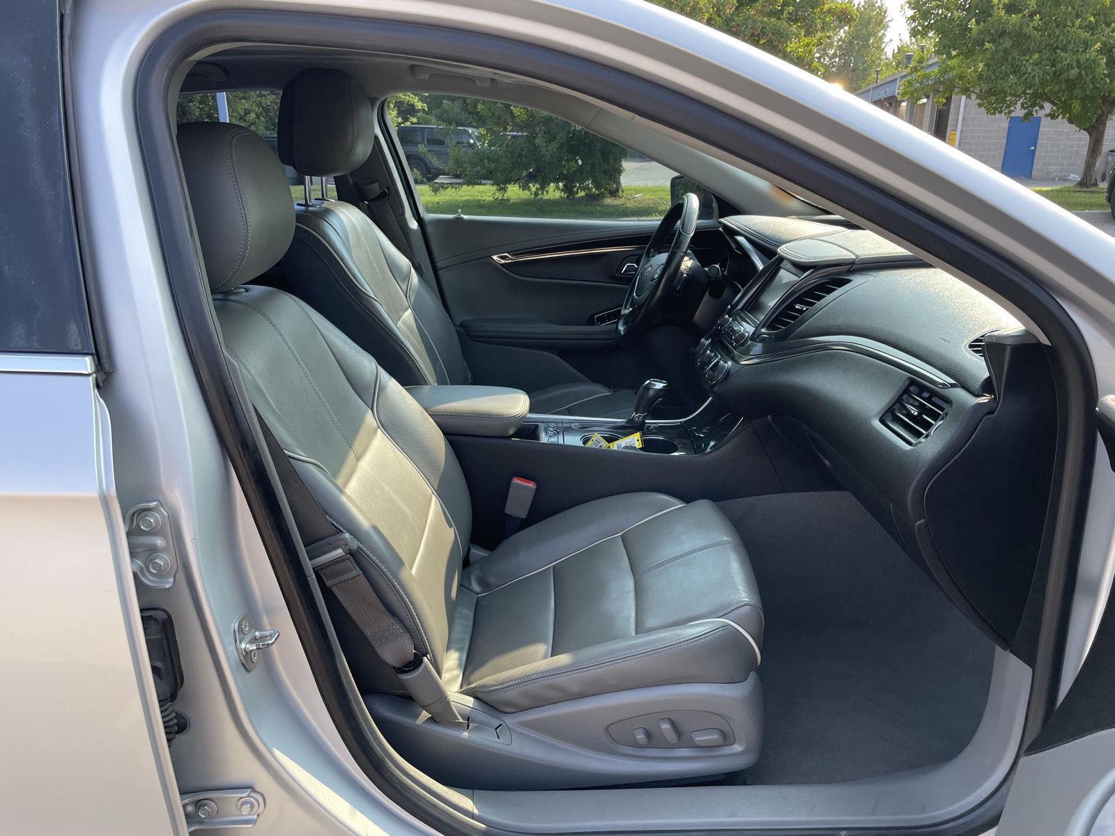 Vehicle photo 19