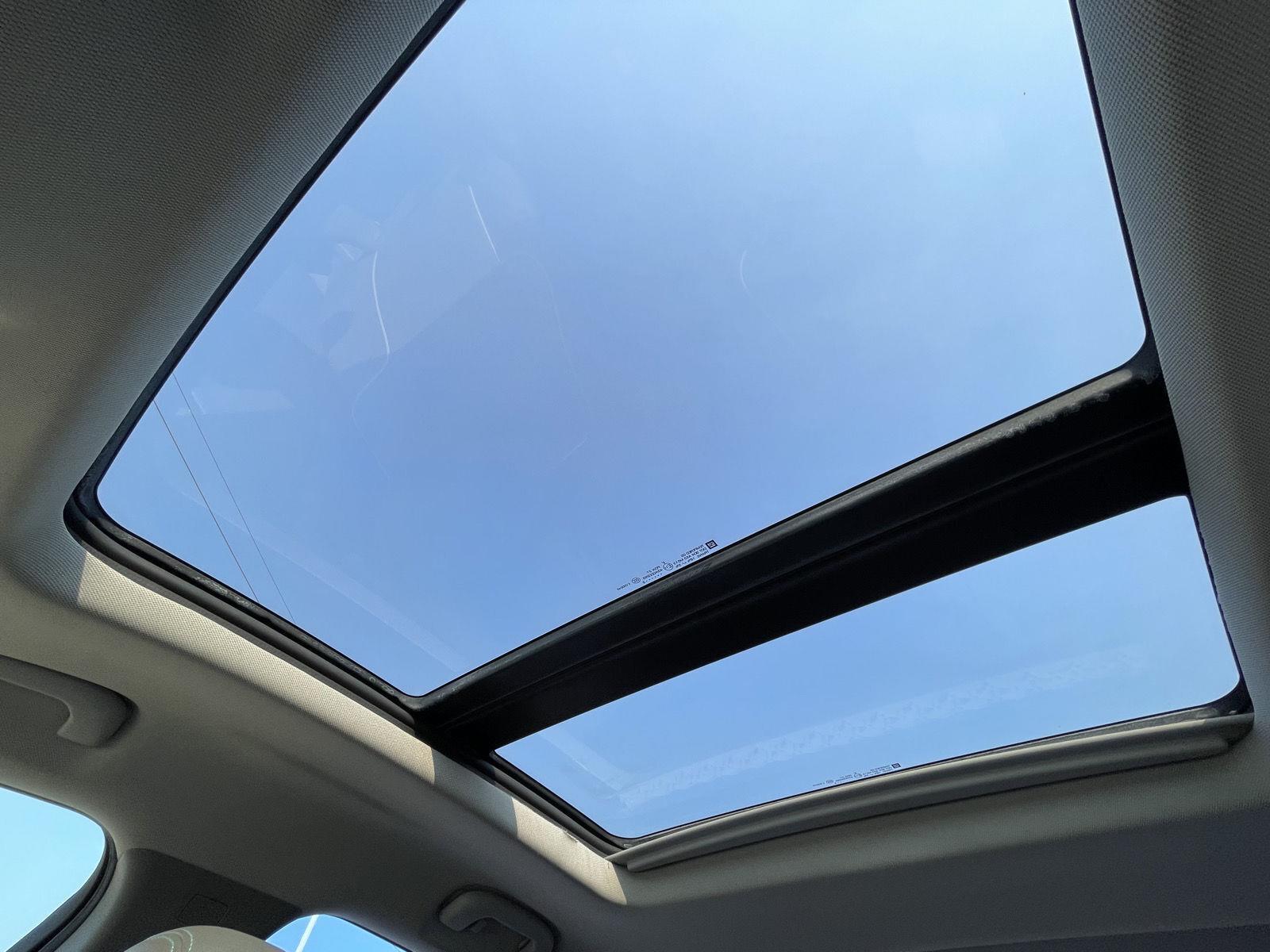 Vehicle photo 22