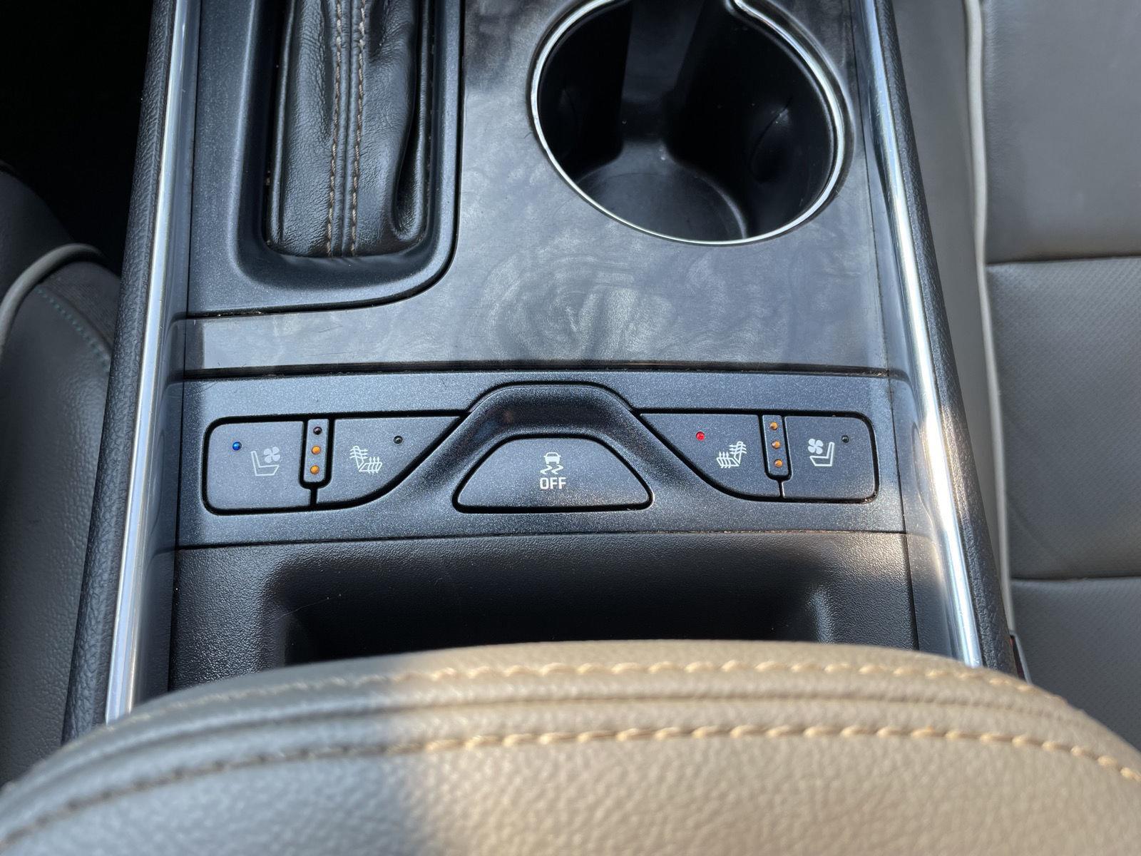 Vehicle photo 28