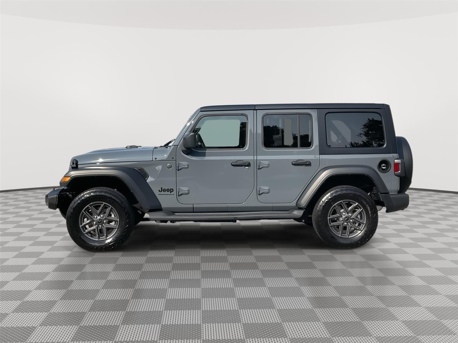 Vehicle photo 2