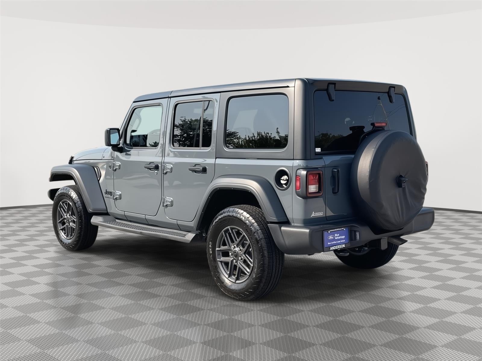 Vehicle photo 9