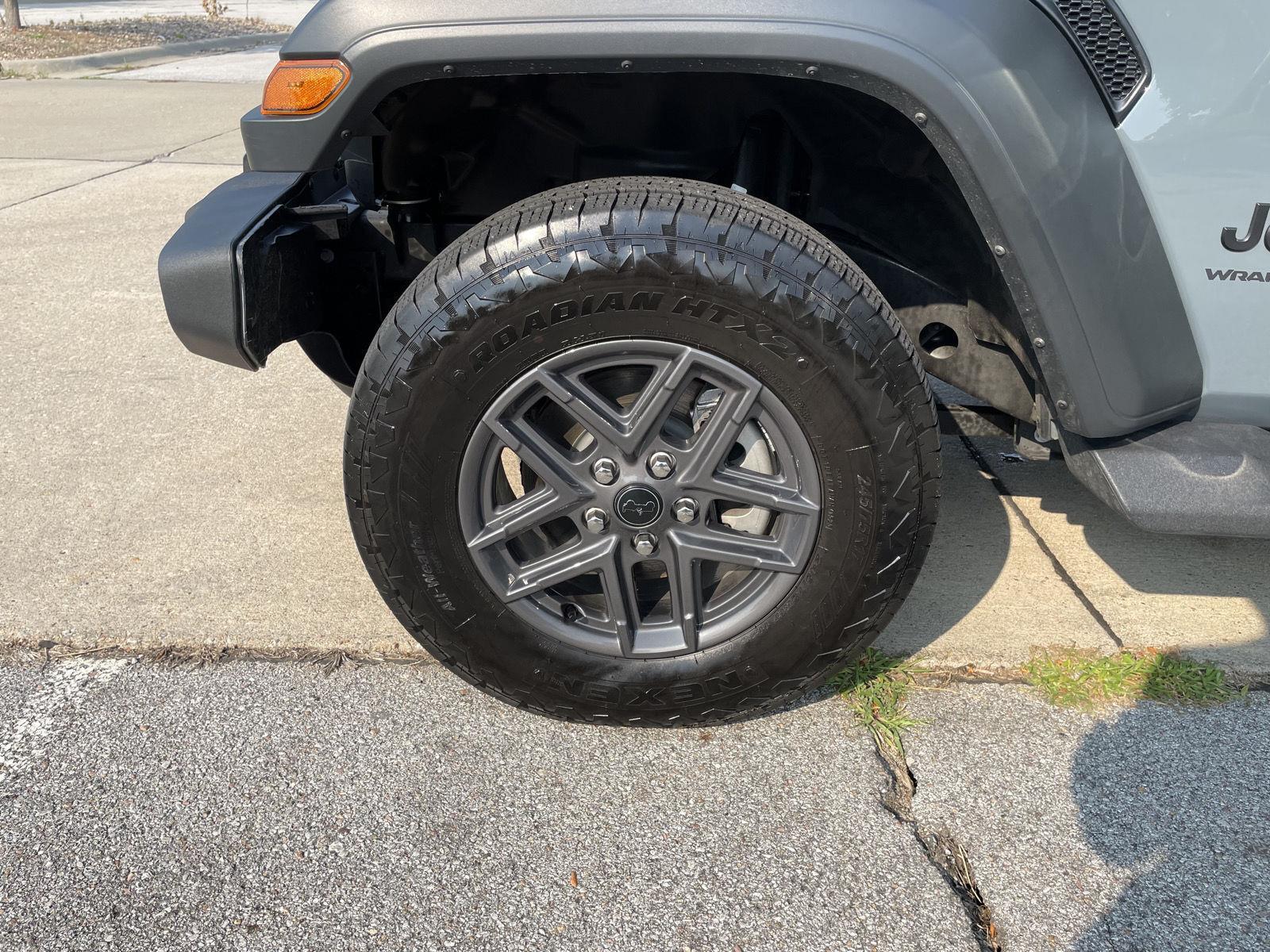 Vehicle photo 10