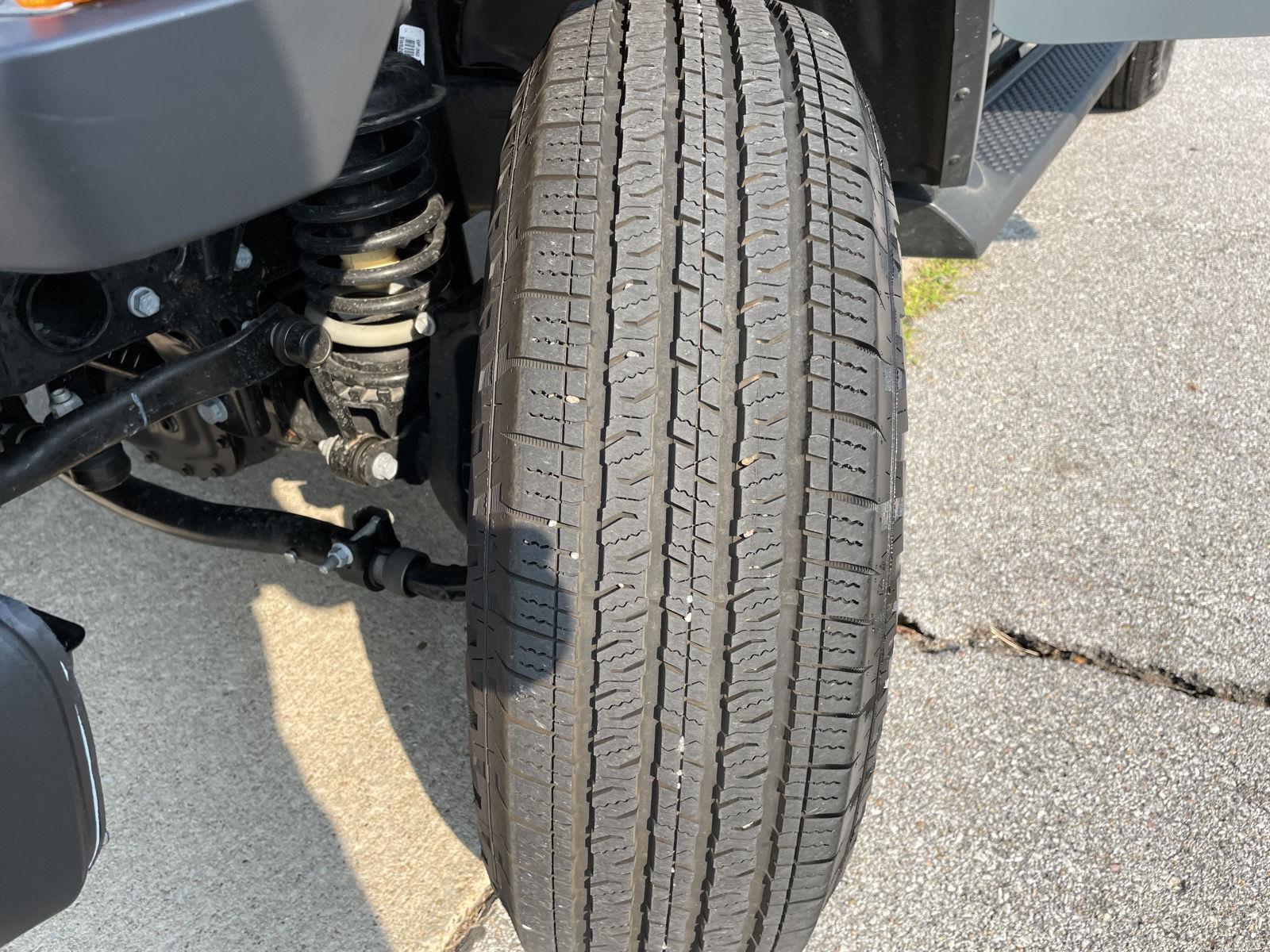 Vehicle photo 11