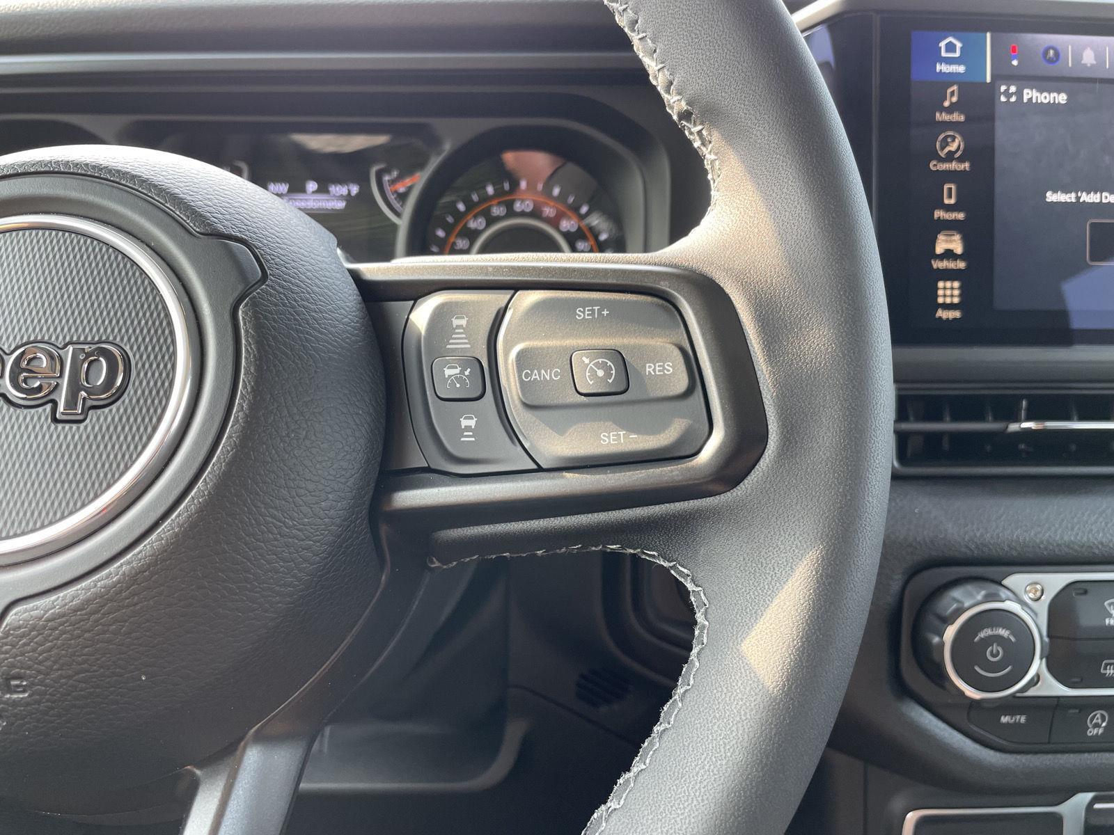 Vehicle photo 14
