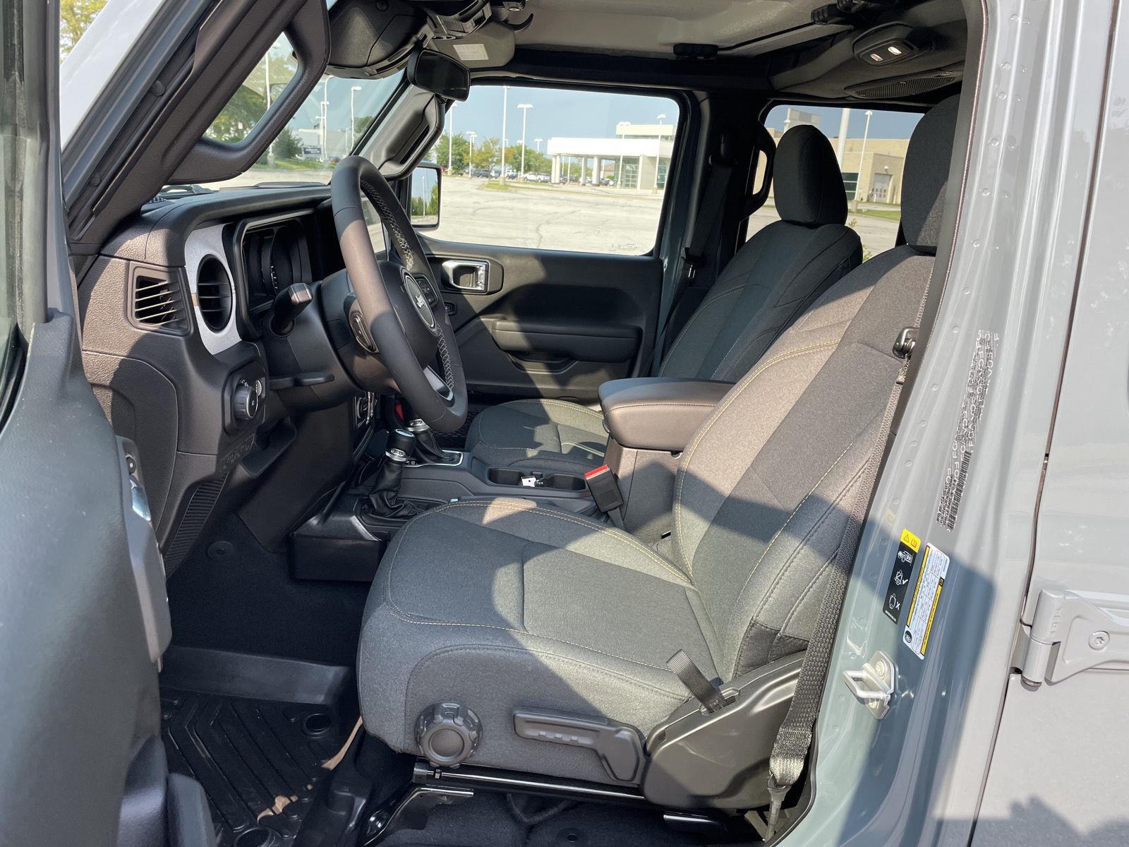Vehicle photo 17