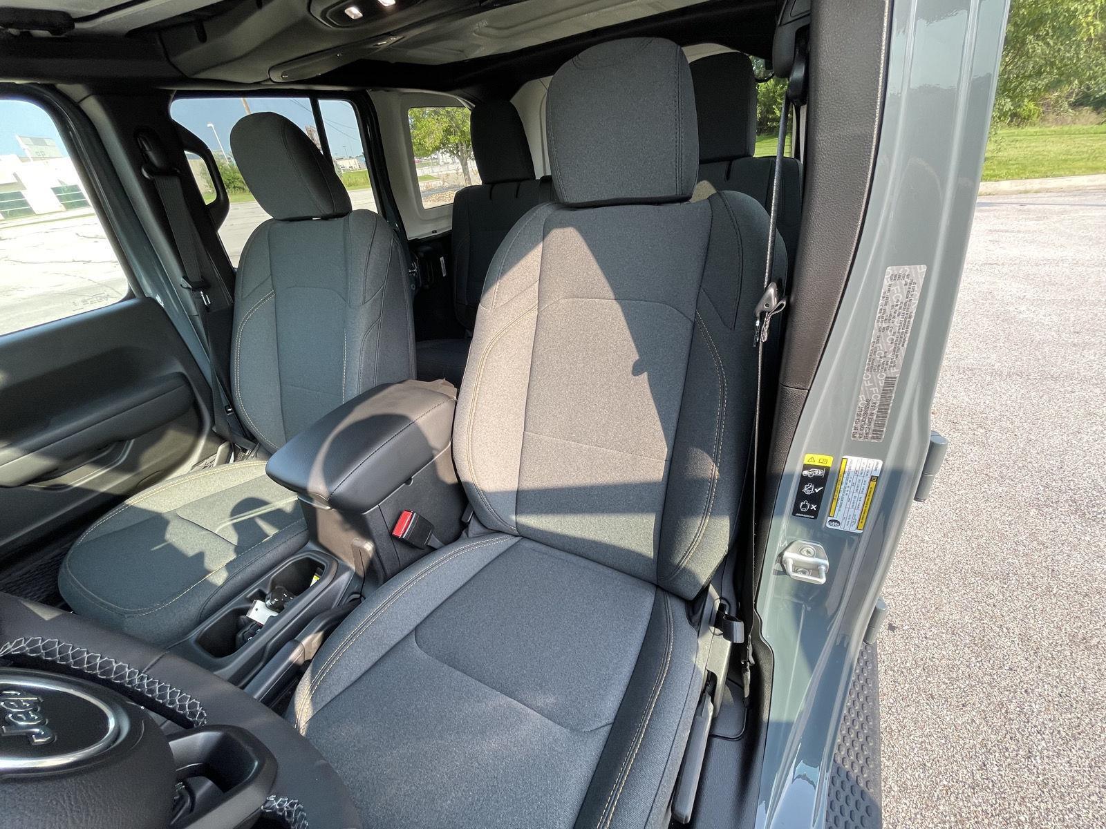 Vehicle photo 18