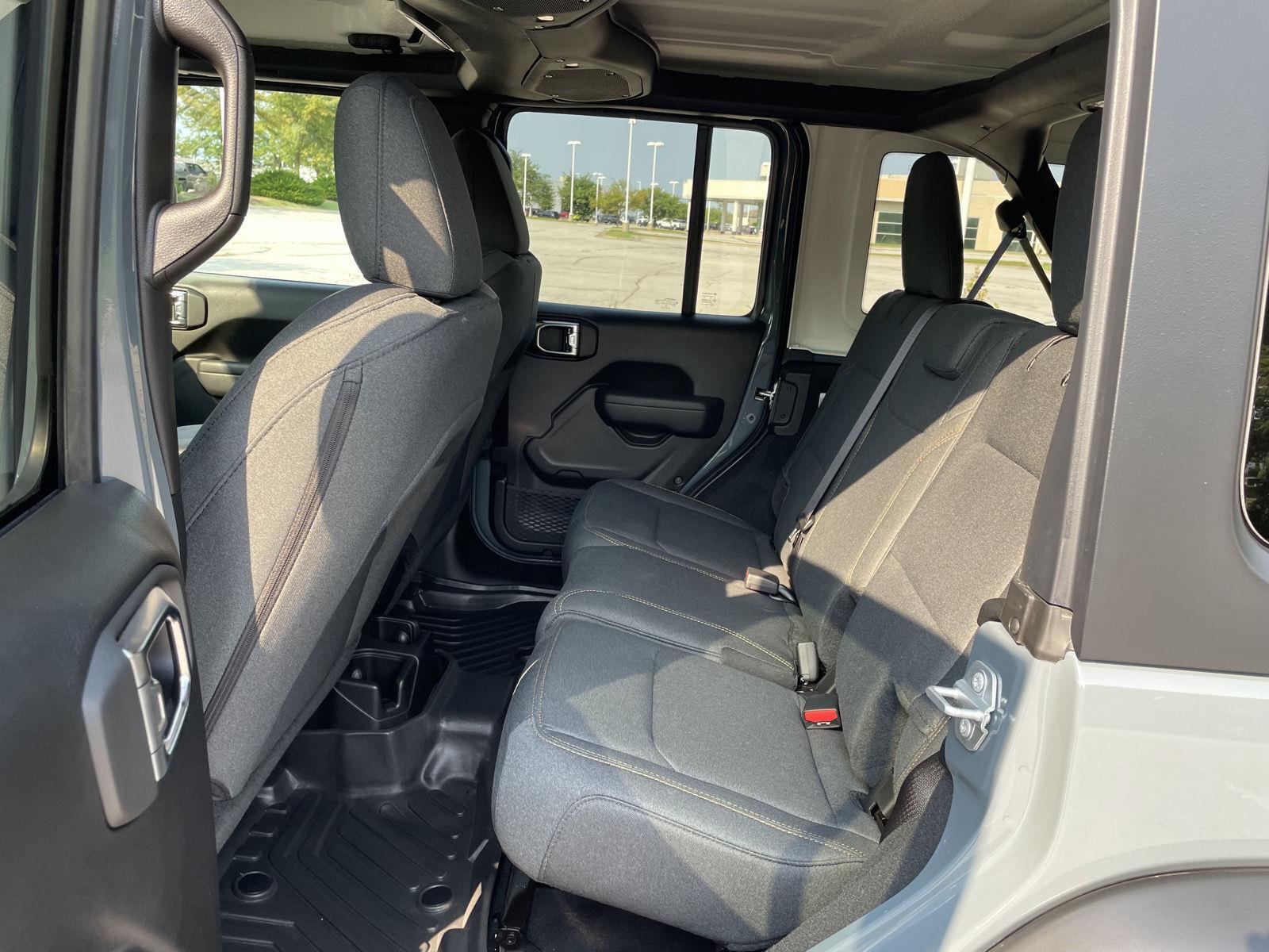 Vehicle photo 20