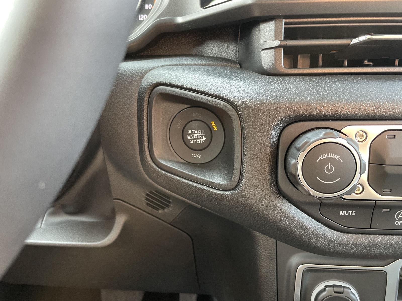 Vehicle photo 24