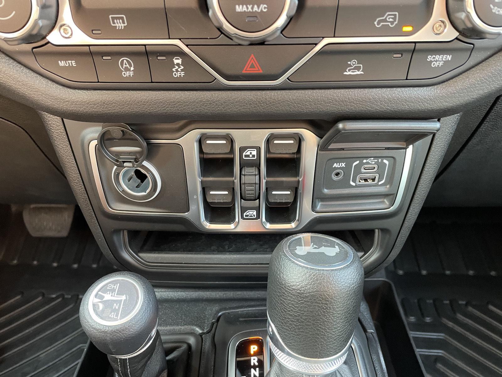 Vehicle photo 26